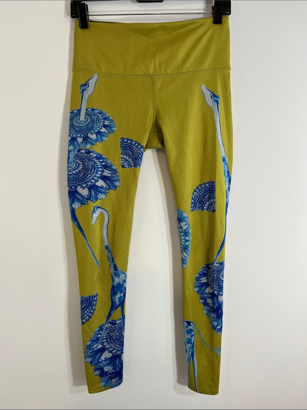 Noli giraffes integrated with mandala-style circular fan motifs Medium